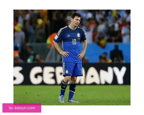 梅西在最新比赛中展现队长风范，表现稳健引领球队向前推进